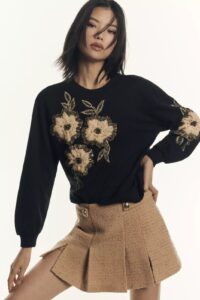 Floral Appliqué Crew-neck Sweater